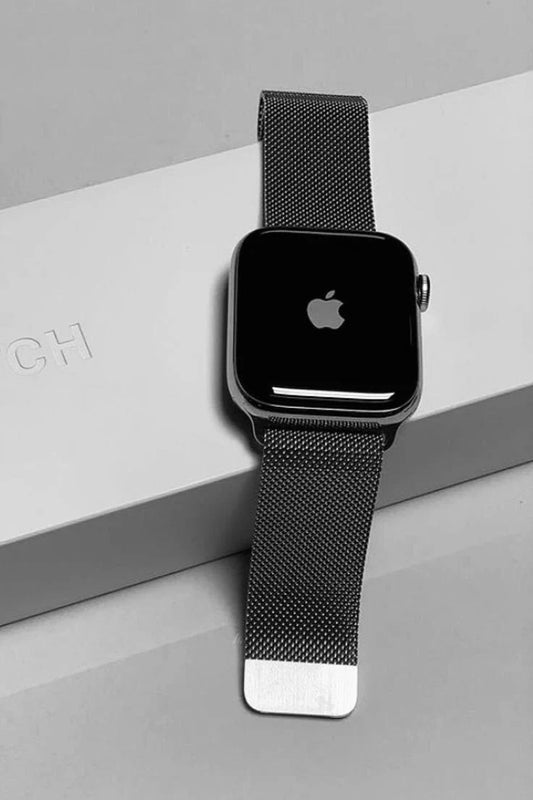 Series 11 Smartwatch with Wireless Charging (Open Parcel Allowed)